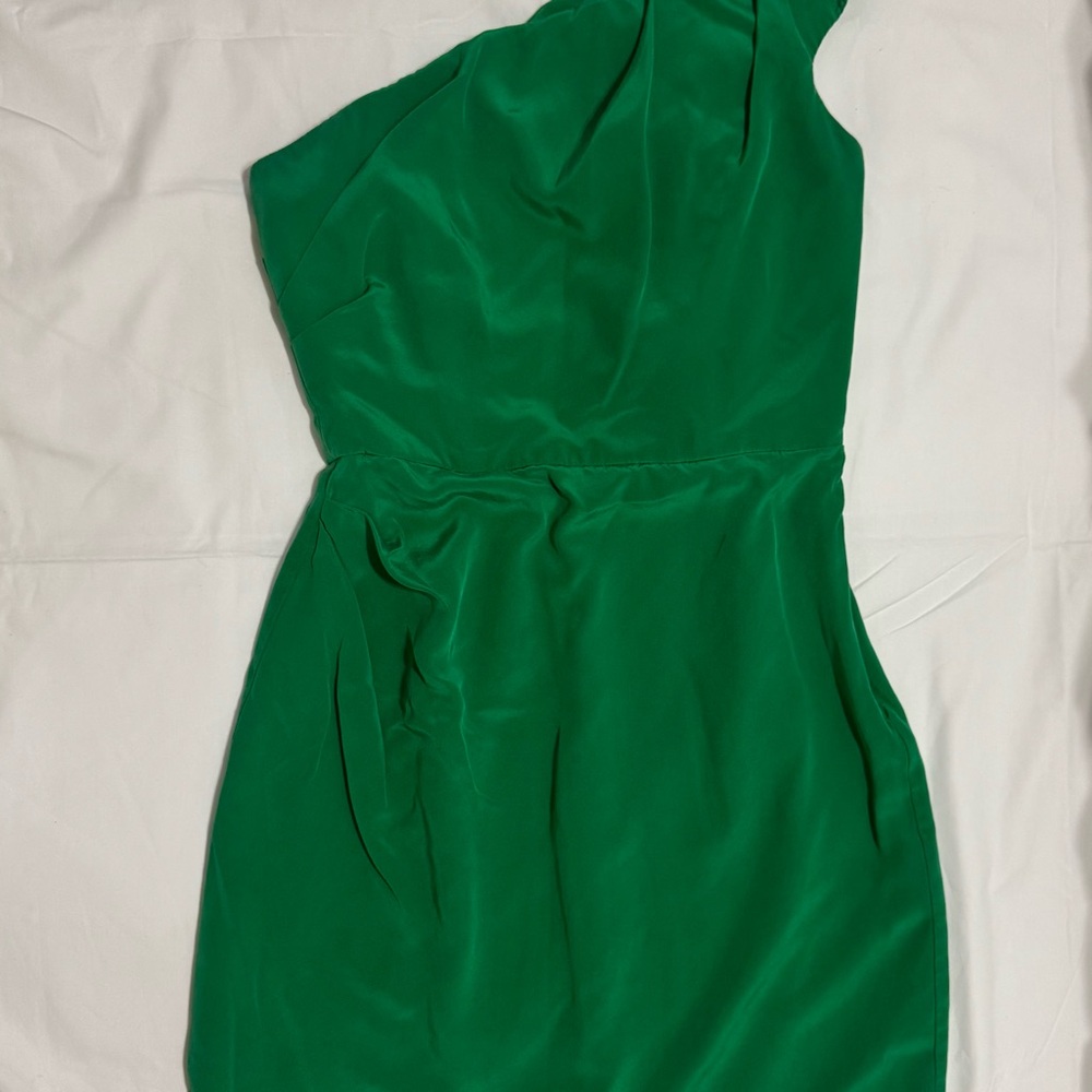 Elegant Green One-Shoulder Dress
